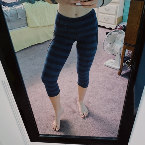 Lululemon Top Speed Crop 19” - Picture 9 of 10